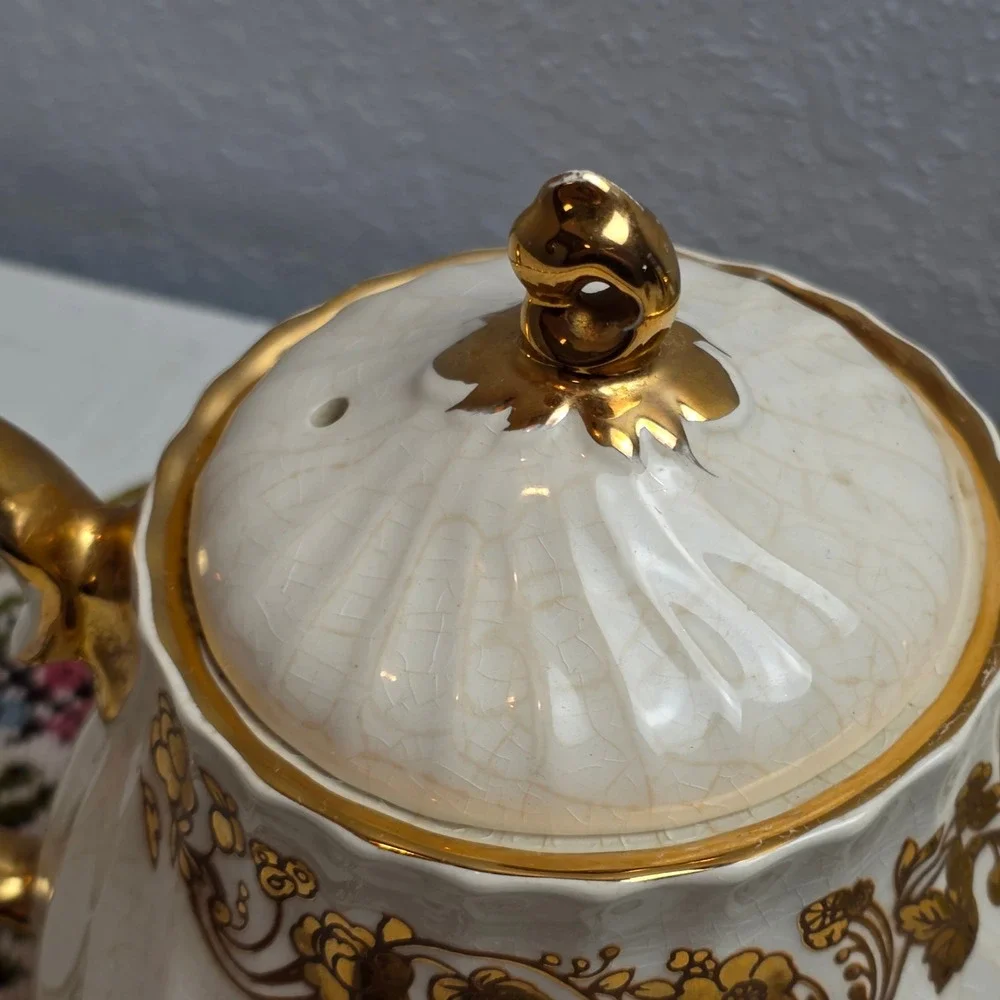Vintage 1940s Sadler England Cream and Gold‎ Swirl Teapot Elegant Cottagecore